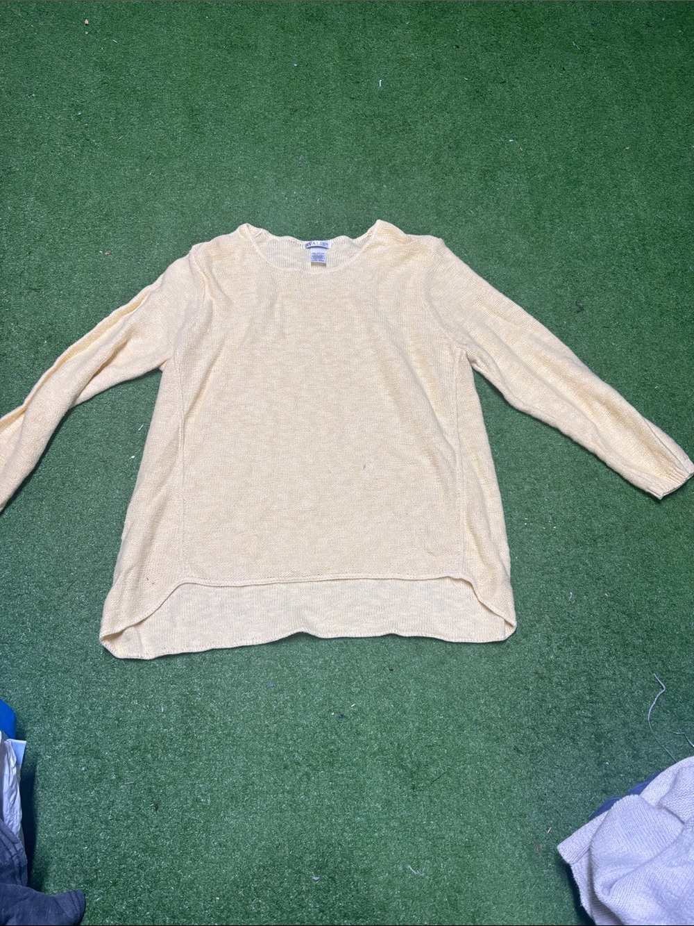 One size light sweater